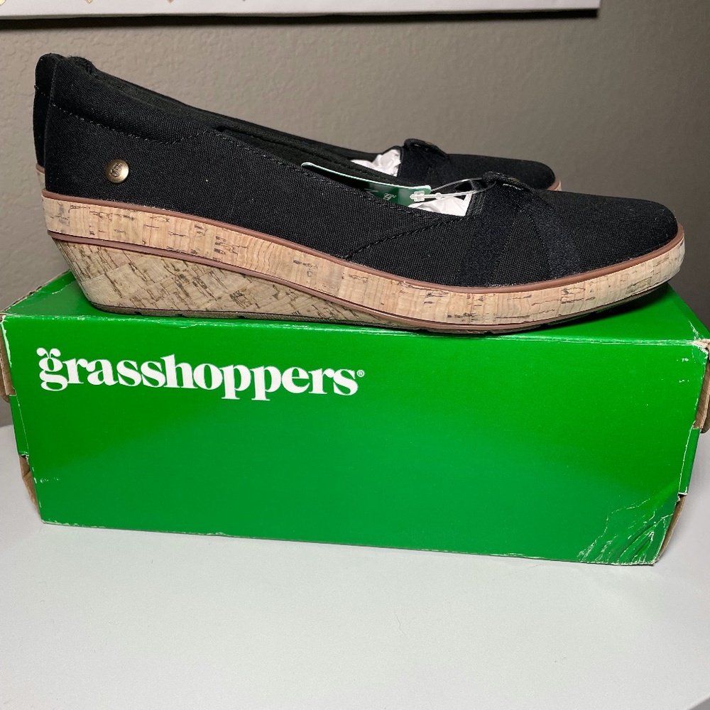 NIB Grasshoppers Women's Gigi Wedge Sandal, Black, 6.5